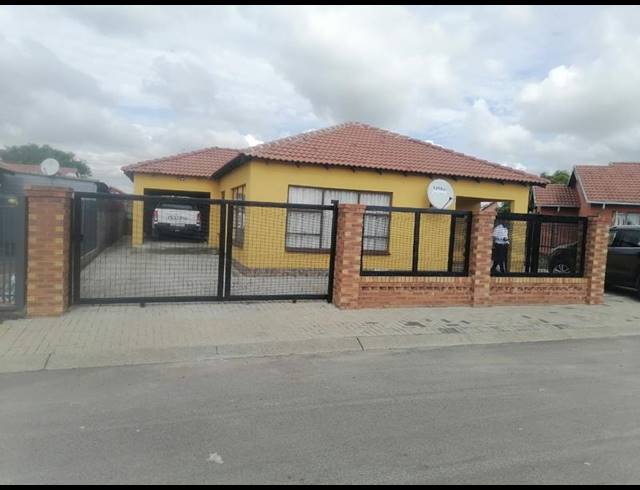 3 BEDROOM HOUSE FOR SALE IN MERITENG